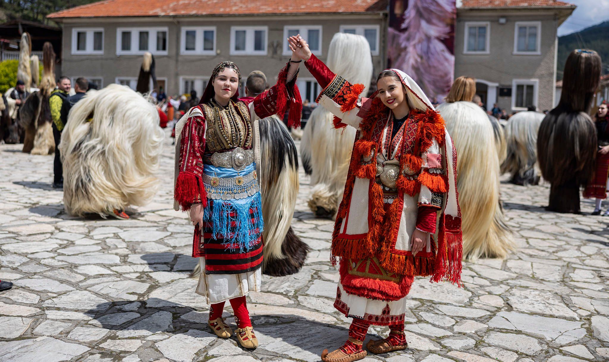Великденски кукерски карнавал в село Елешница